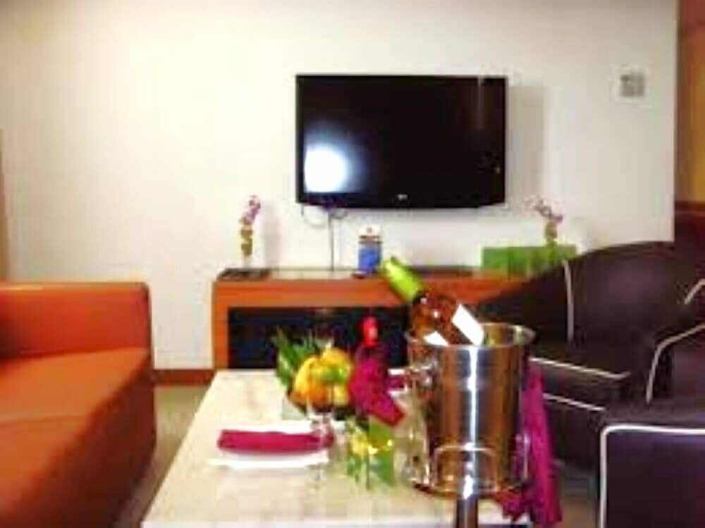 Family Room - Photo 3