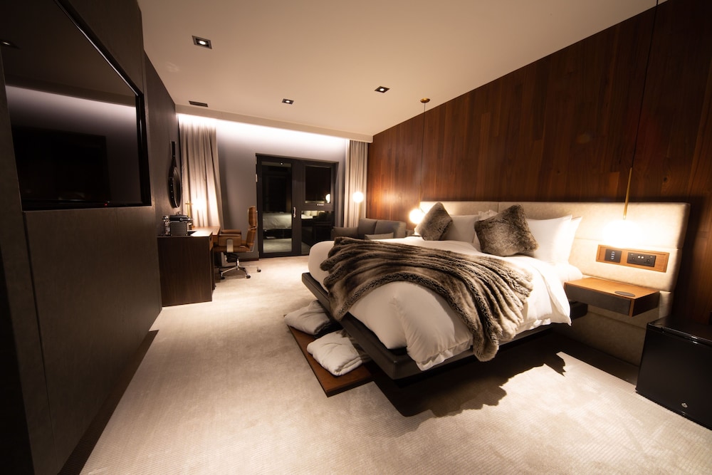Superior Cave Room with Golf View - Photo 3