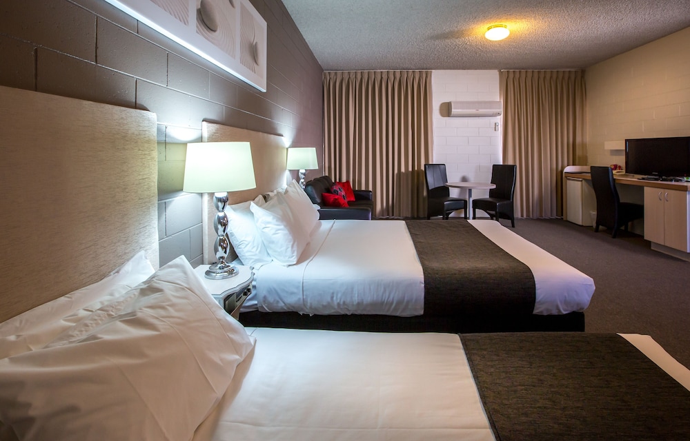 Standard Suite (1 Queen Bed & 1 Twin Bed) - Photo 4
