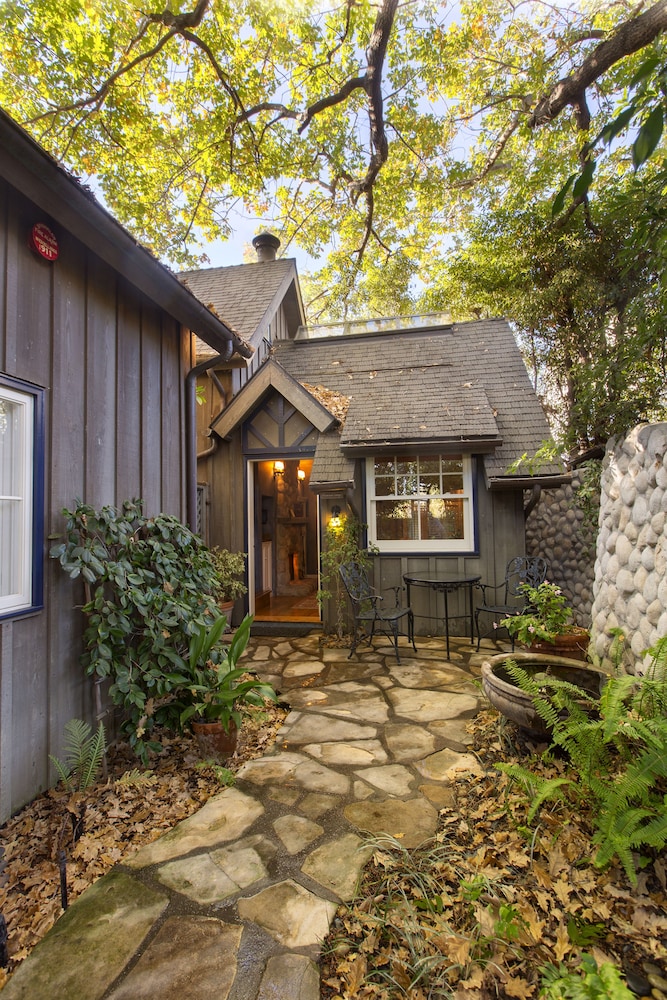 Luxury Cottage, 1 Queen Bed, Jetted Tub, Fireplace (Plumstead Cottage) - Photo 4