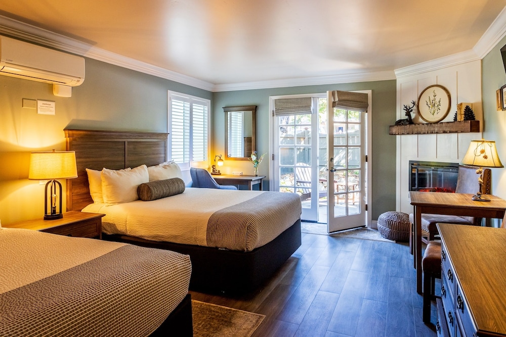 Premium Room, 2 Queen Beds - Photo 1