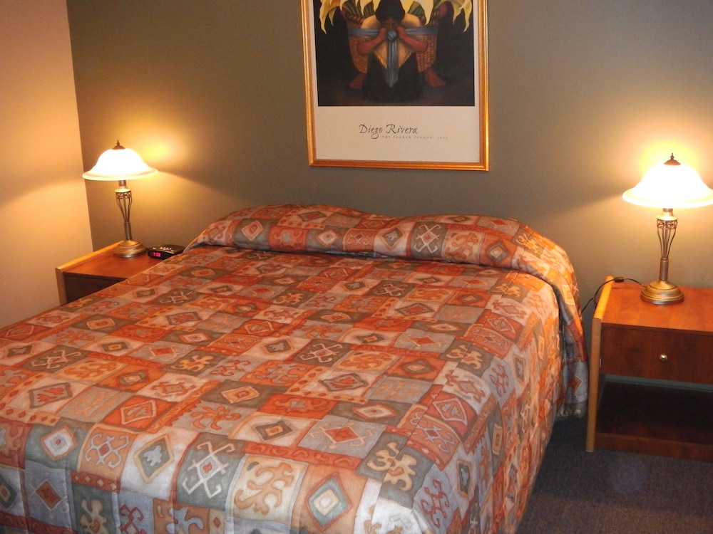1 Bedroom Apartment, 1 Queen Bed With Sofabed photo 1