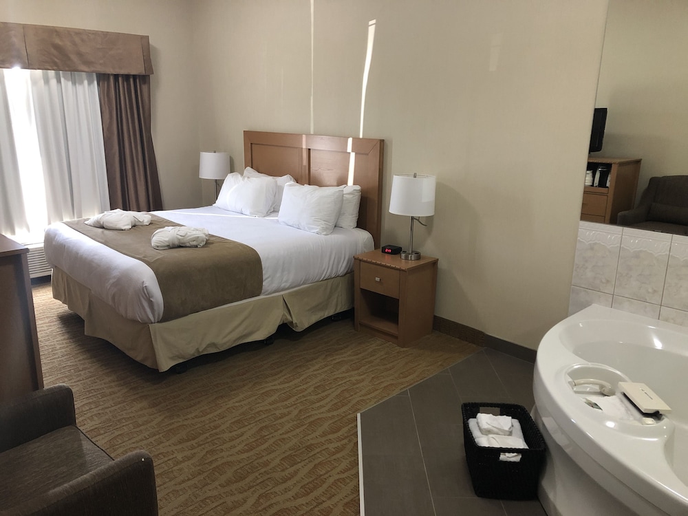 Suite, 1 King Bed, Non Smoking, Hot Tub - Photo 5