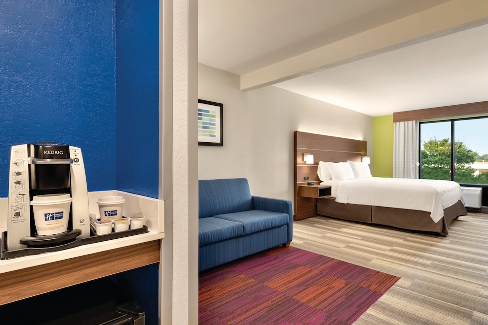 Suite, 1 King Bed, Accessible (Communication, Accessible Tub) - Photo 1