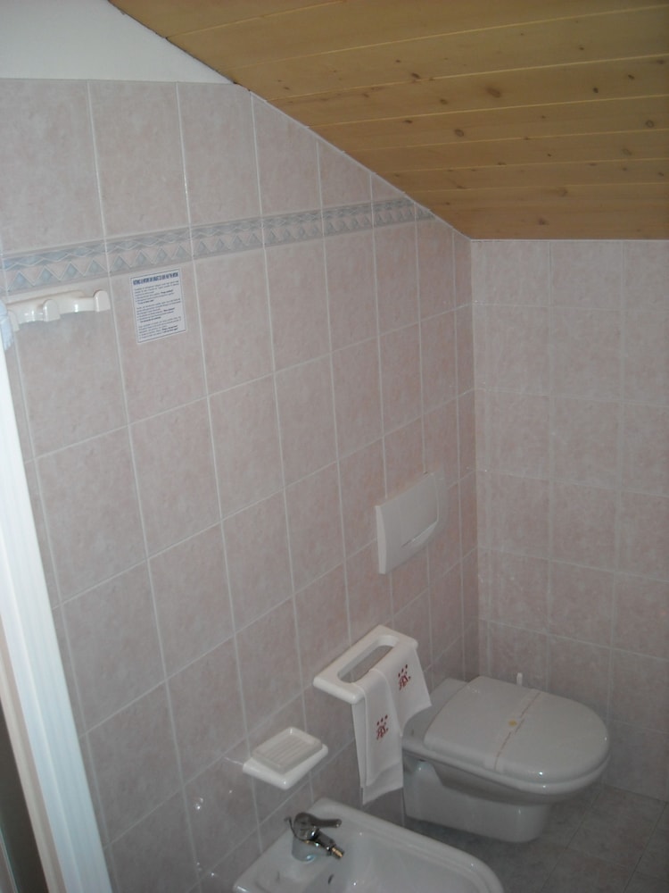 Economy Double Room - Photo 3