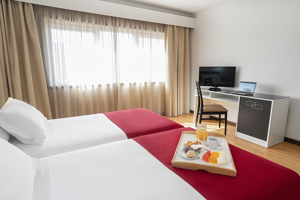 Twin Room - Photo 1