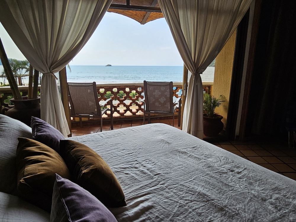 Panoramic Double Room, 1 King Bed, Ocean View photo 2