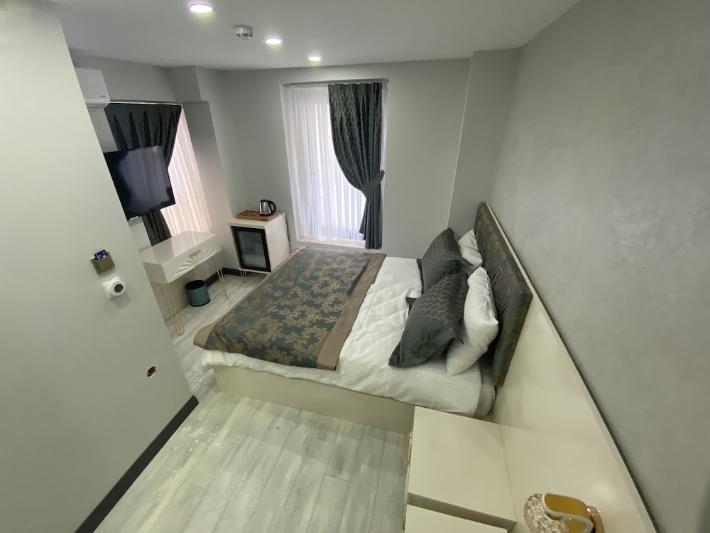 Economy Room, 1 Queen Bed photo 2