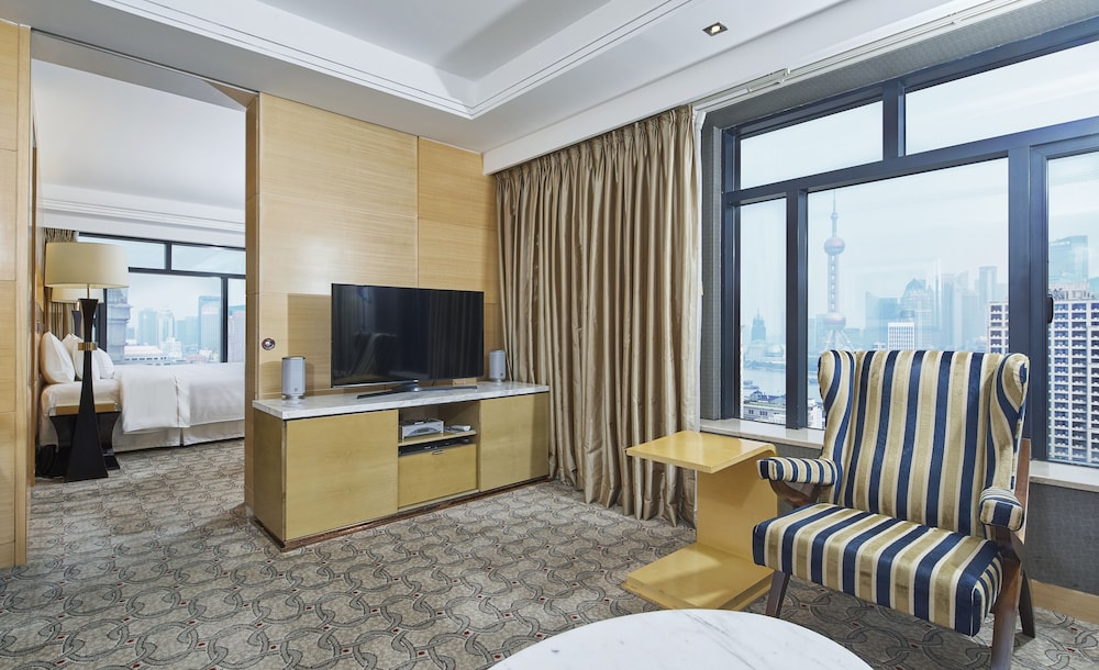 Club Lounge Access, 1 Bedroom Suite, 1 King, City View photo 2