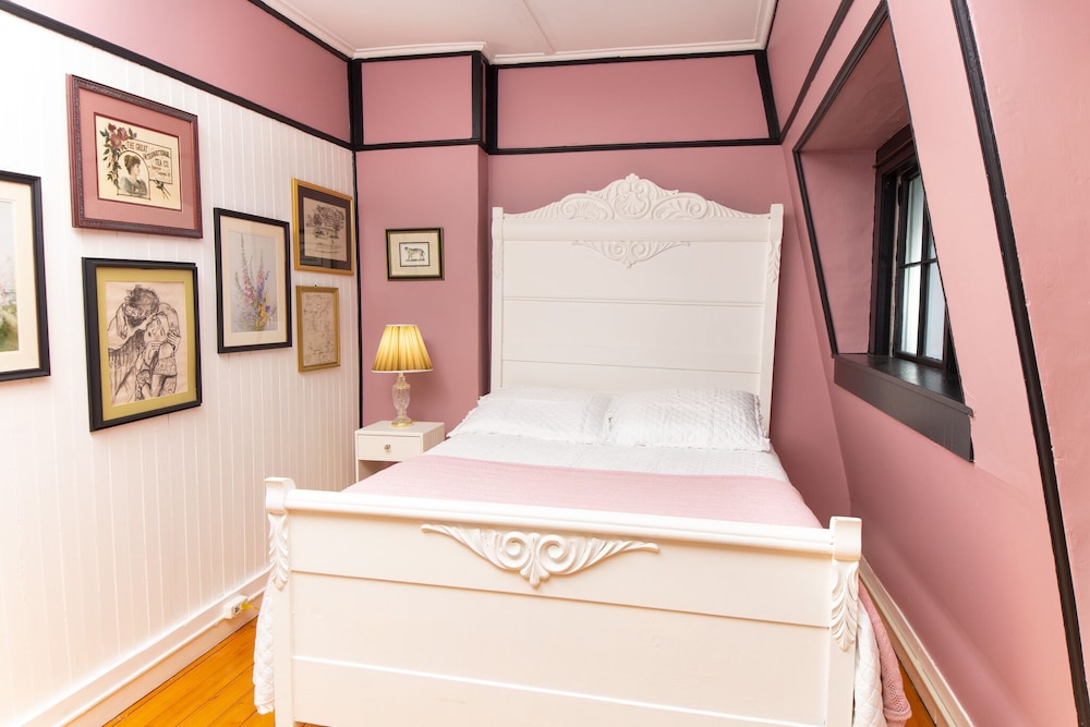 Standard Room, 1 Double Bed, Non Smoking (Bigelow)