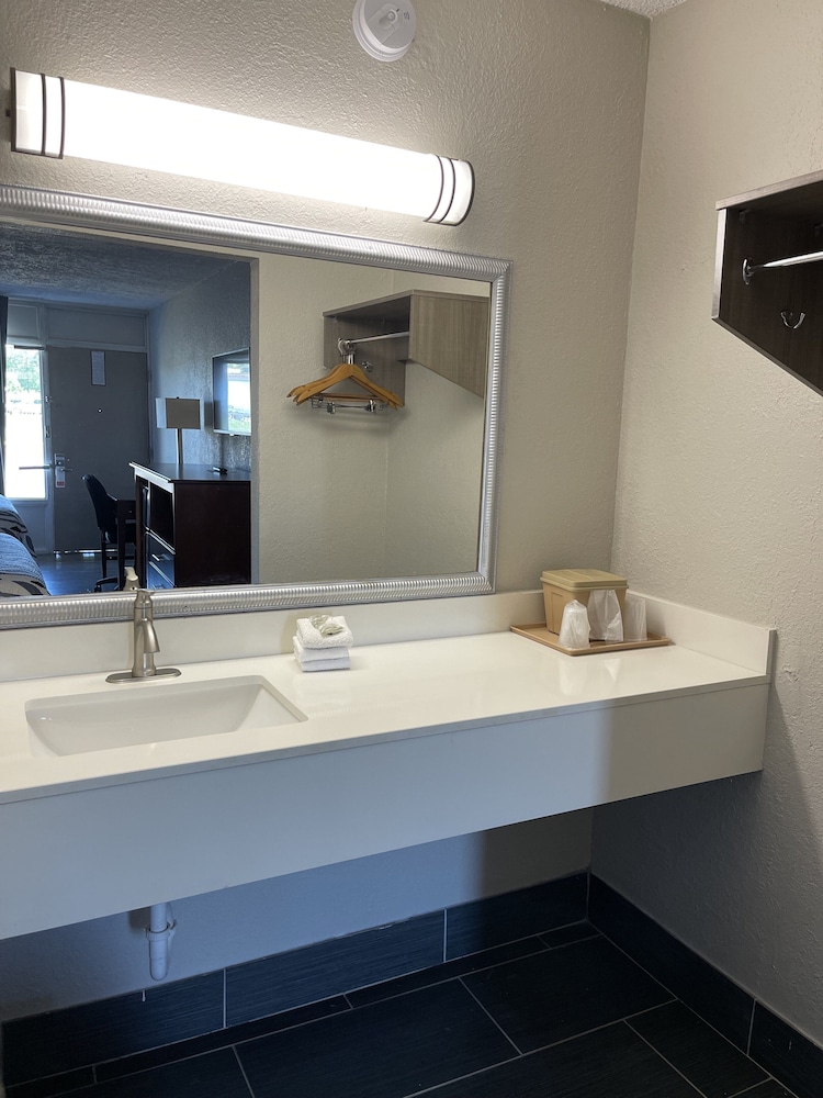 Deluxe Room, 2 Queen Beds, Non Smoking photo 3