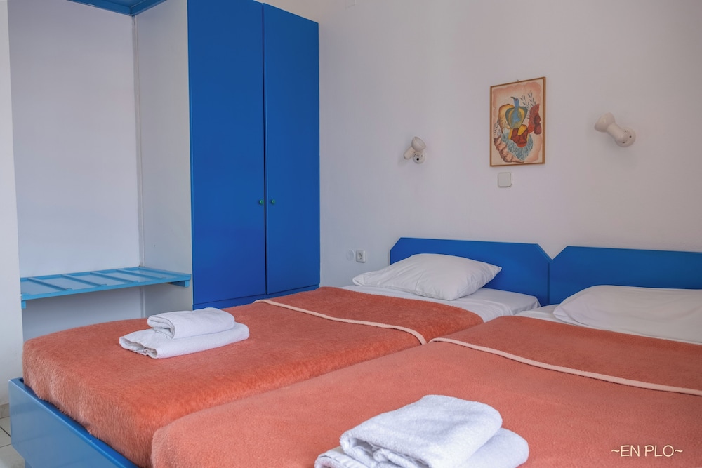 Studio, 3 Twin Beds, Balcony photo 2
