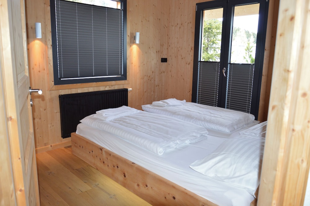 Ferienhaus # 3 mit Sauna , Whirlwanne & Whirlpool außen