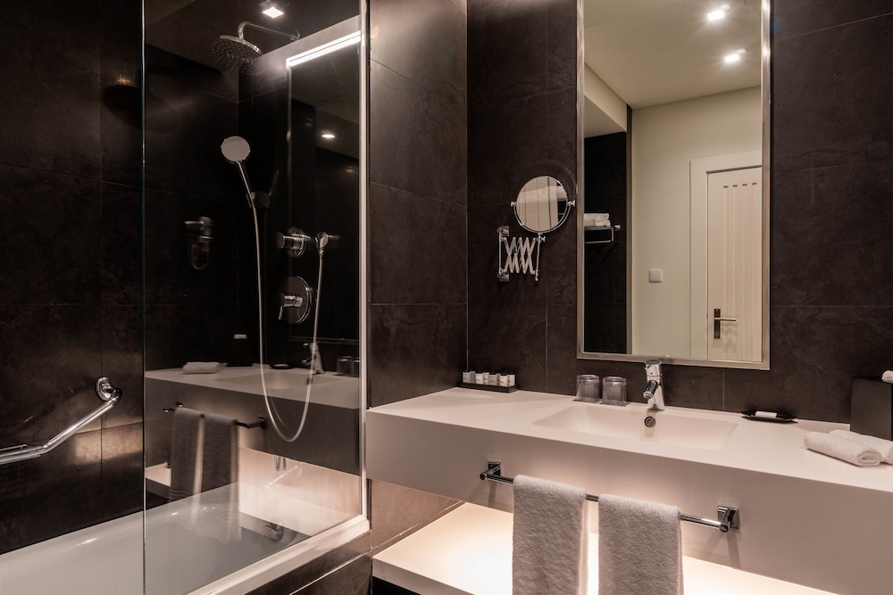 Premium Room, 1 Queen Bed, Resort View - Photo 6