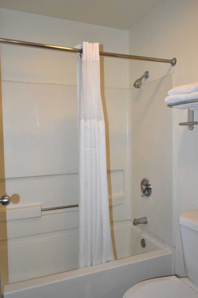 Deluxe Room, 1 Queen Bed, Non Smoking - Photo 2