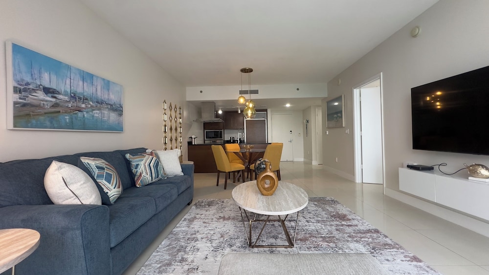 Boutique Apart, 1 King & Sofa Bed, Sauna, River/City Views, Balcony4207