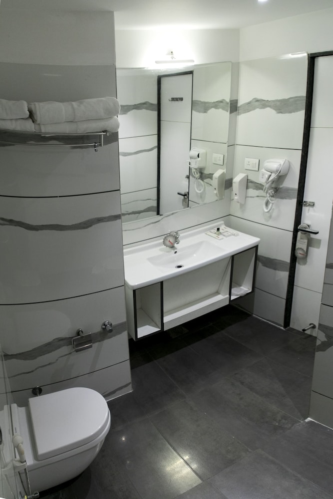 Executive Room - Photo 7
