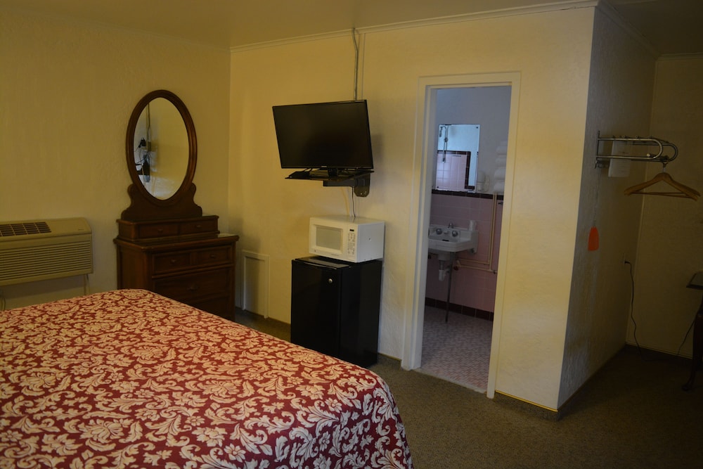 Deluxe Room, 1 King Bed photo 1