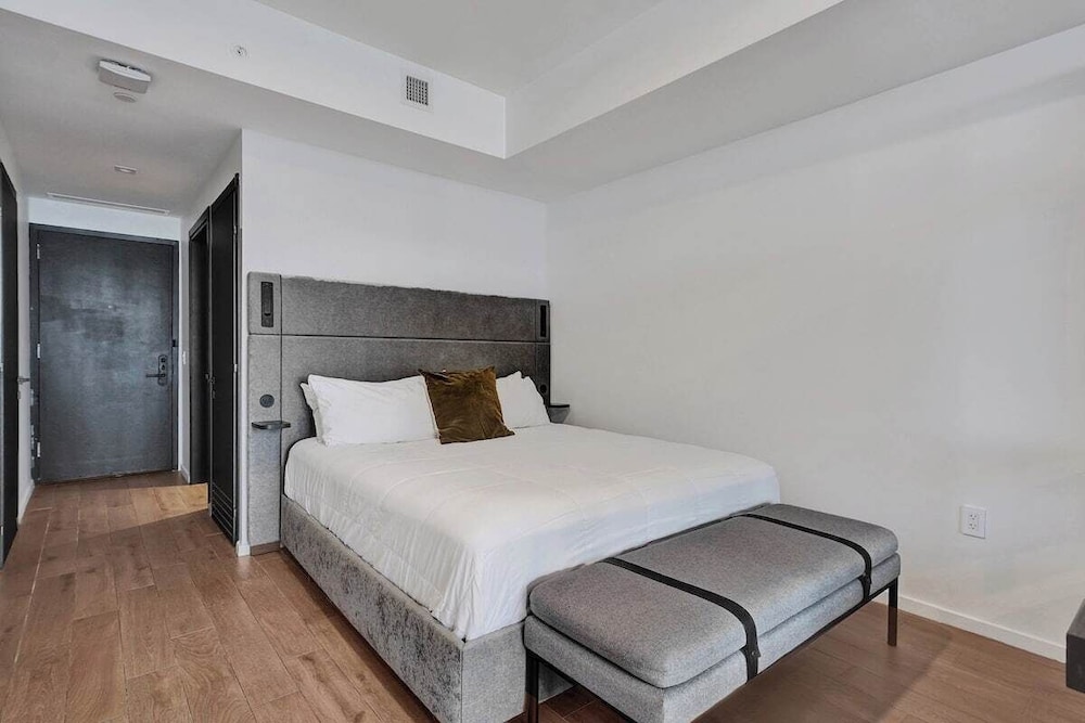 Classic Studio, 1 Queen Bed photo 1