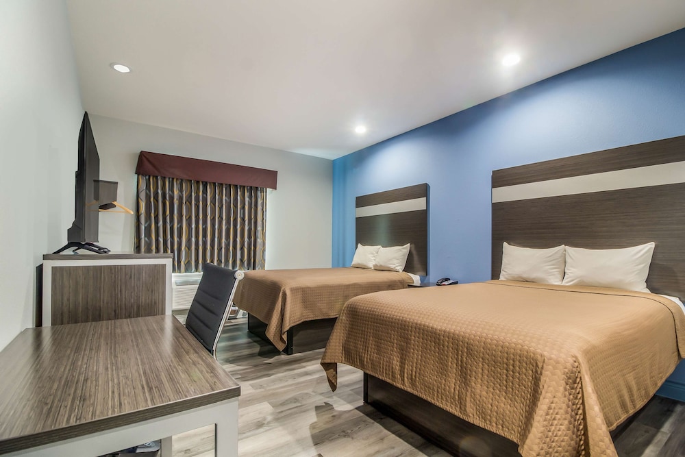 Standard Room, 2 Queen Beds, Non Smoking, Kitchenette - Photo 2