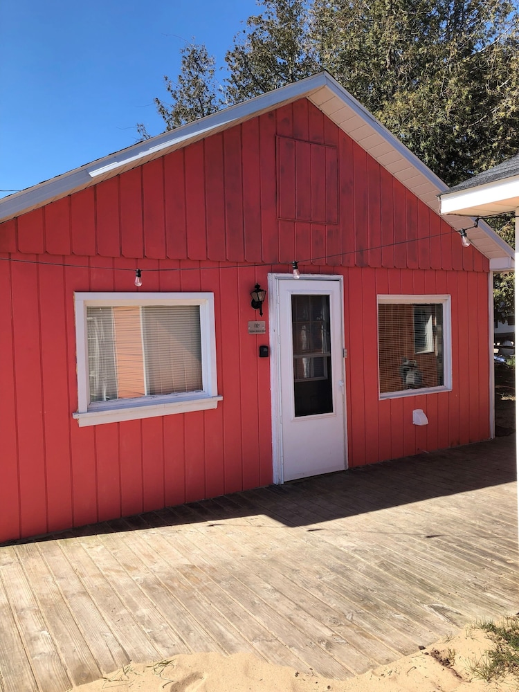 Hot Pink Cottage #10 - 2 Bedroom
