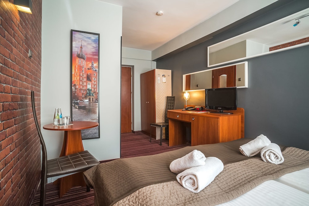 Double or Twin Room - Photo 12