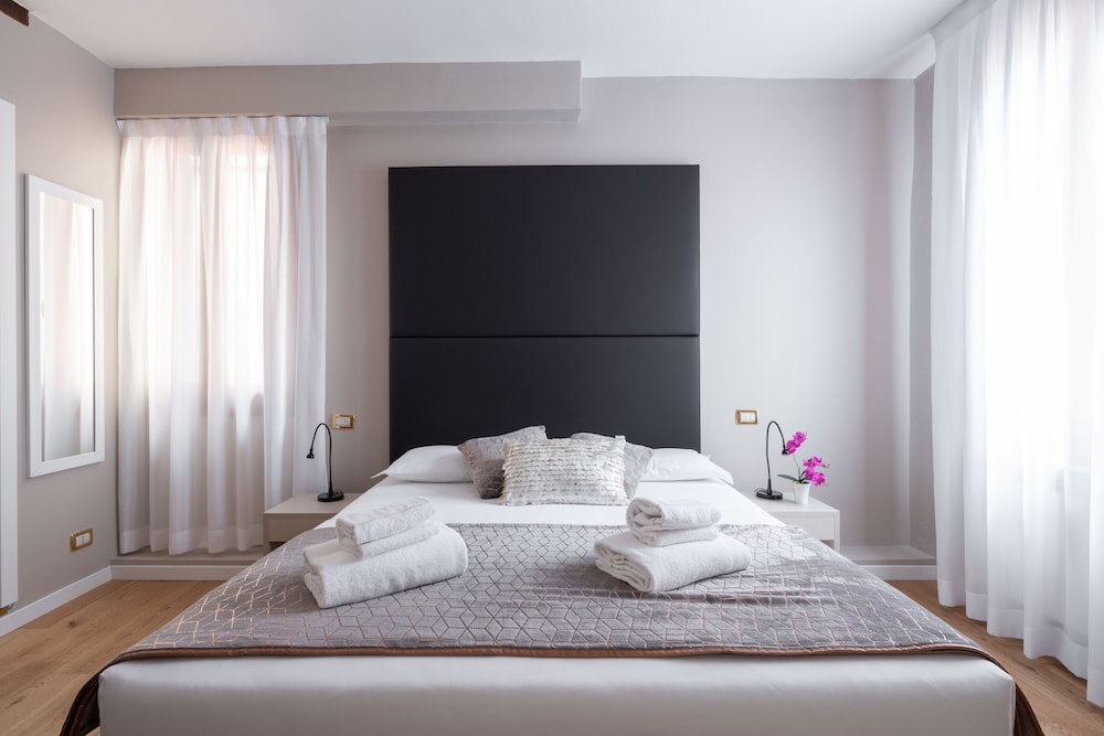 Deluxe Room, 1 Bedroom photo 2