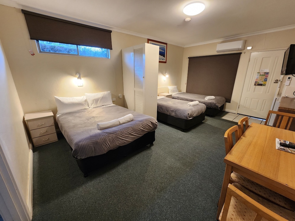 Family Quadruple Room, 1 Bedroom, Pool View, Ground Floor photo 3