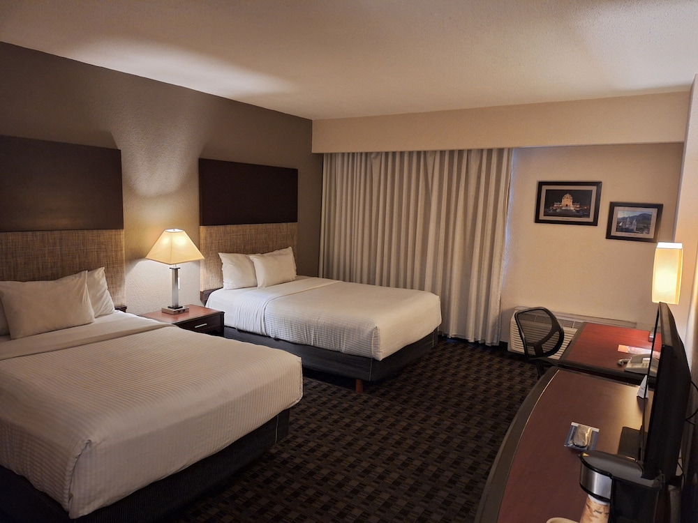 Standard Room, 1 King Bed, Non Smoking - Photo 5