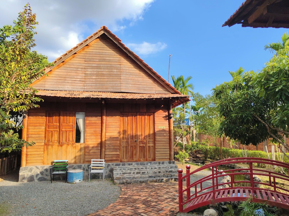 Standard Bungalow, 2 Queen Beds, Resort View