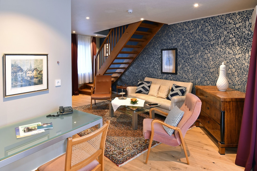 Suite, Tower