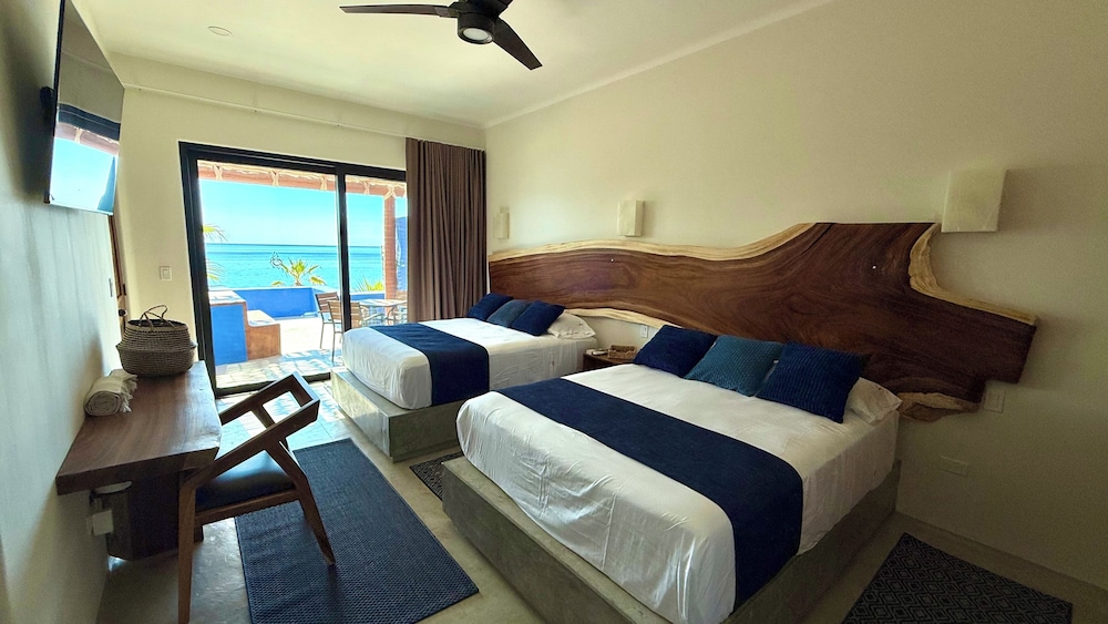 Standard Double or Twin Room, 2 Queen Beds, Lanai, Ocean View
