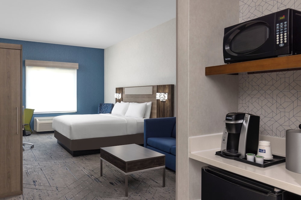 Suite, 1 King Bed (Additional Living Area) - Photo 1