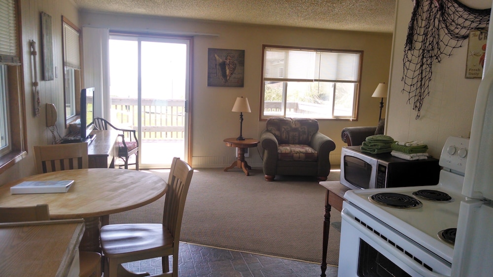 (G) Cottage, 2 Queen Beds, Ocean View (Pet Friendly), photo 6