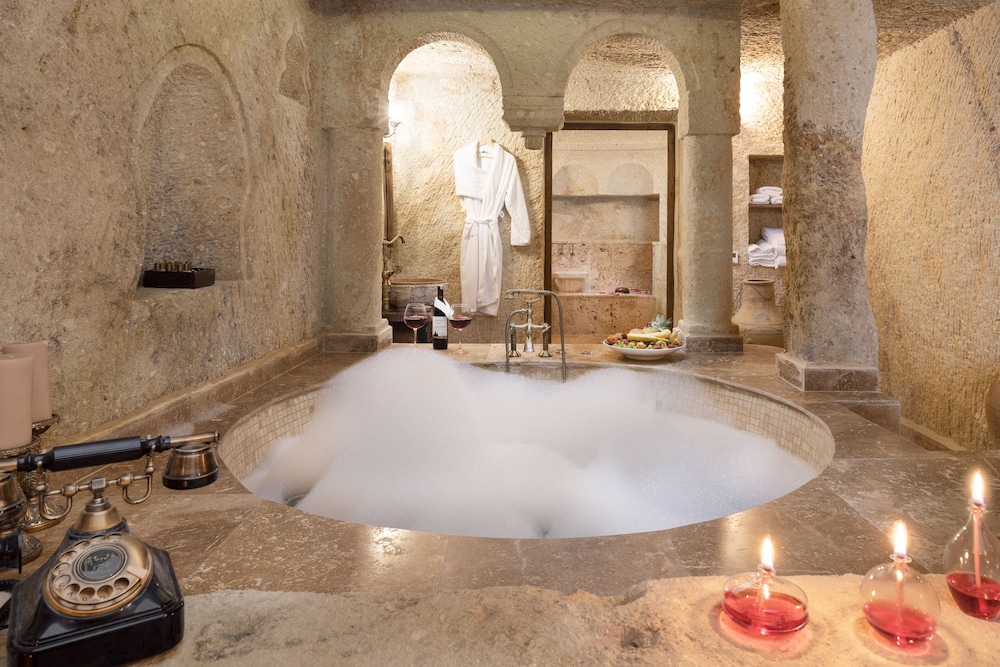 Luxury Suite - Photo 3