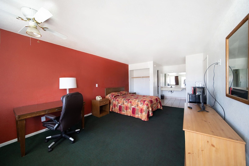 Standard Room, 1 Queen Bed, Non Smoking photo 1