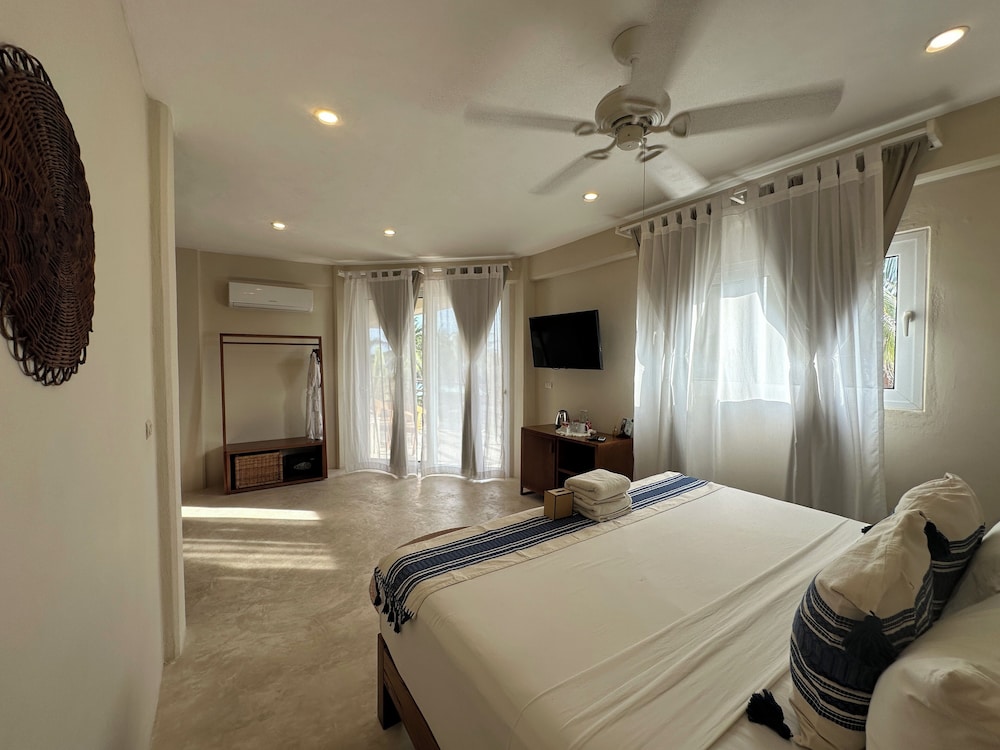 Suite - Photo 10