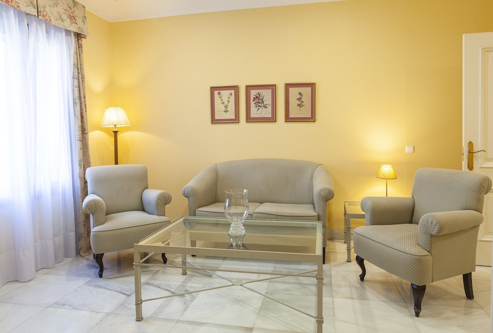 Junior Suite (3 Adults) - Photo 8