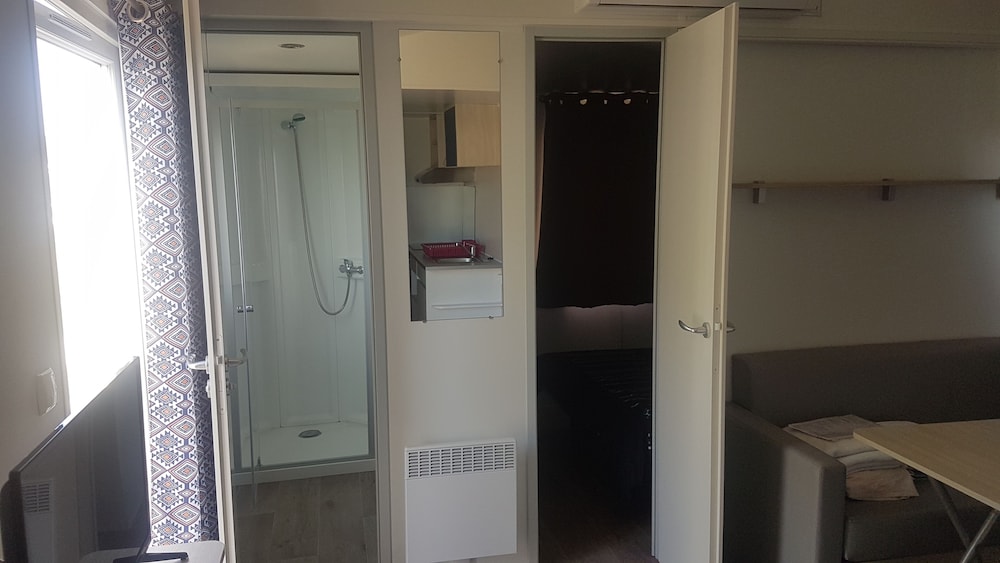 Bungalow, 2 Bedrooms, Terrace, Garden View photo 3