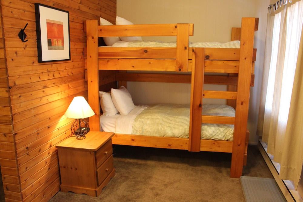Large Cabins photo 3