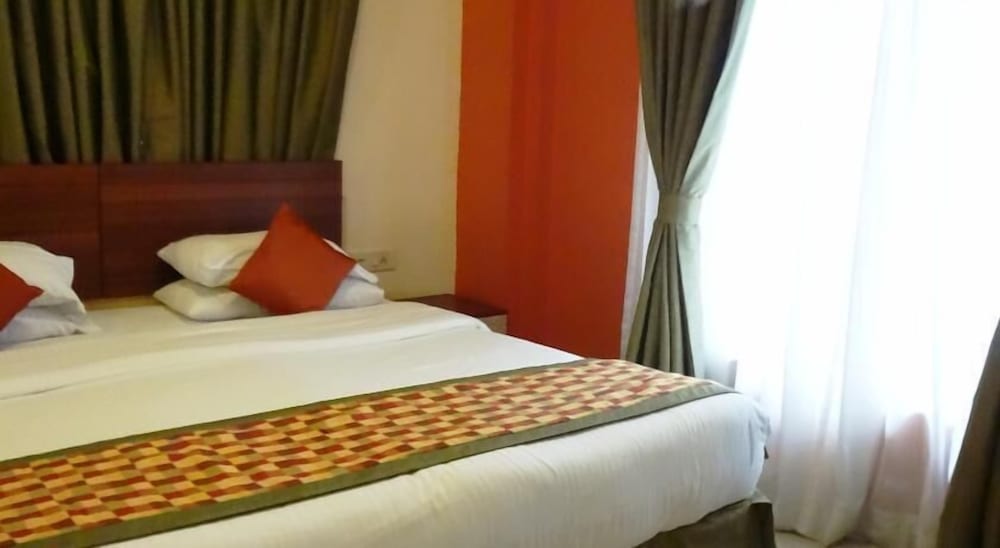 Room - Photo 16