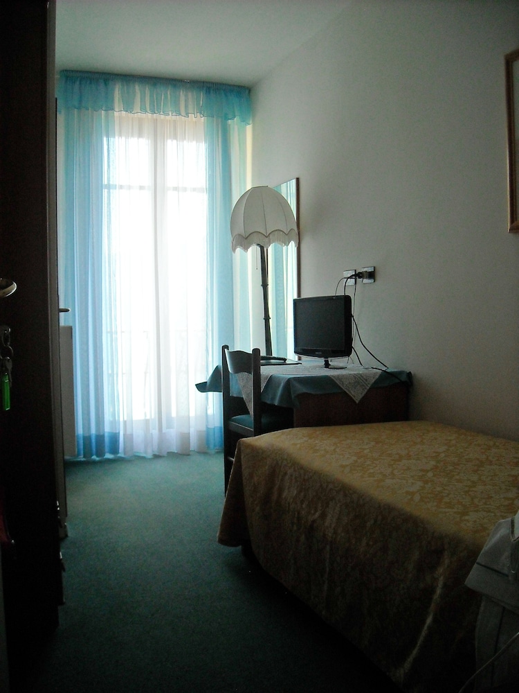 Single Room, Lake View photo 1