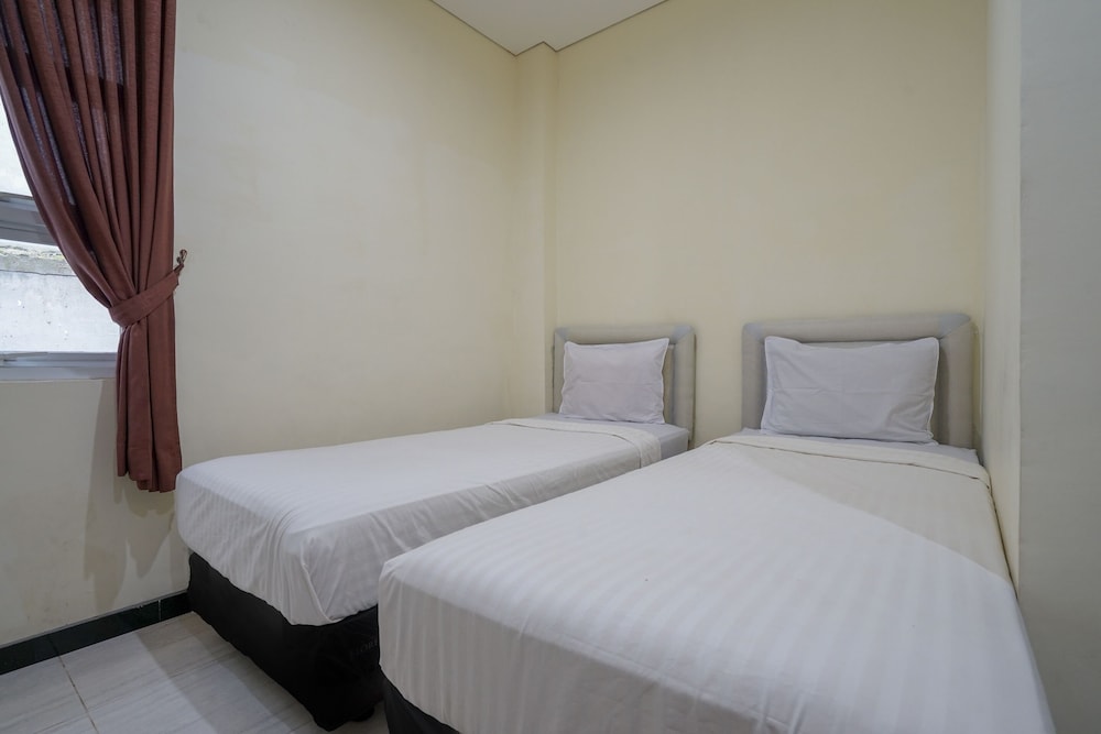 Economy Twin Room - Photo 1