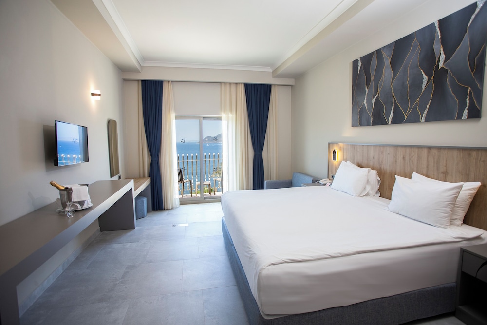 Superior Suite, Balcony photo 1