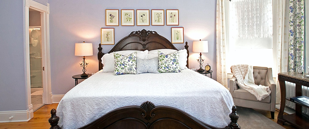 Luxury Double Room, 1 King Bed, Courtyard View photo 3
