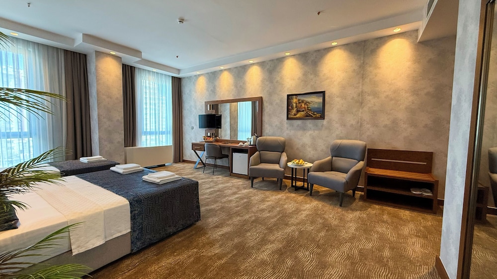 Executive Suite, City View photo 2