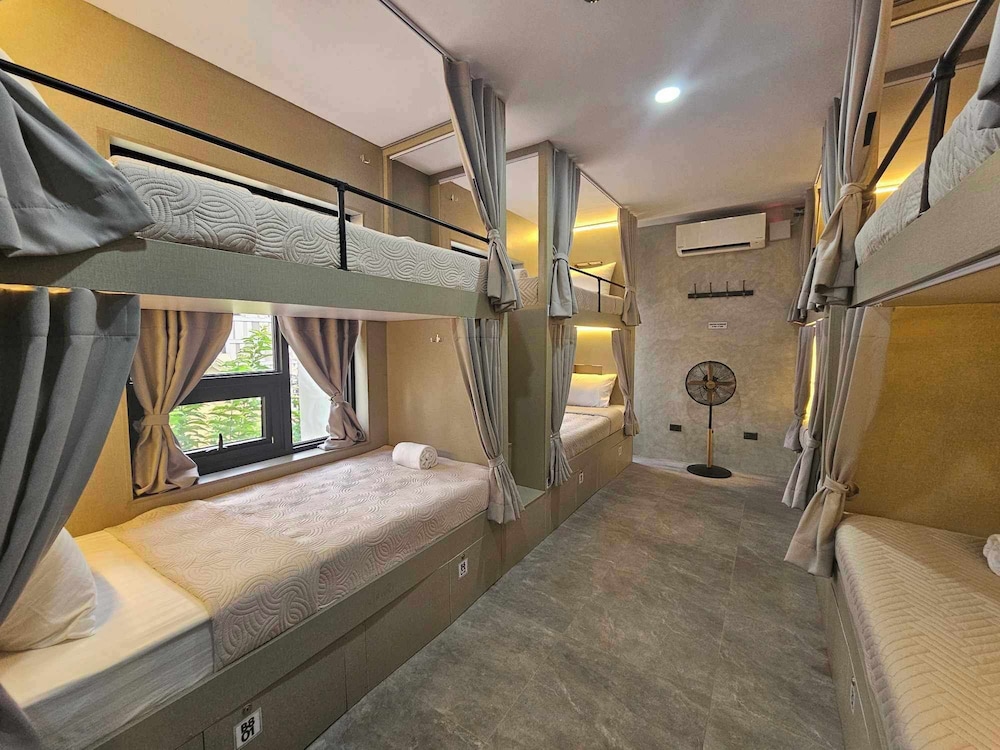 8 Single Bunk Bed Shared Room