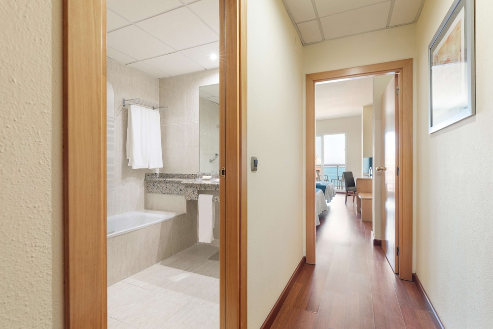 Superior Room, Sea View (2 adults + 1 child) - Photo 9