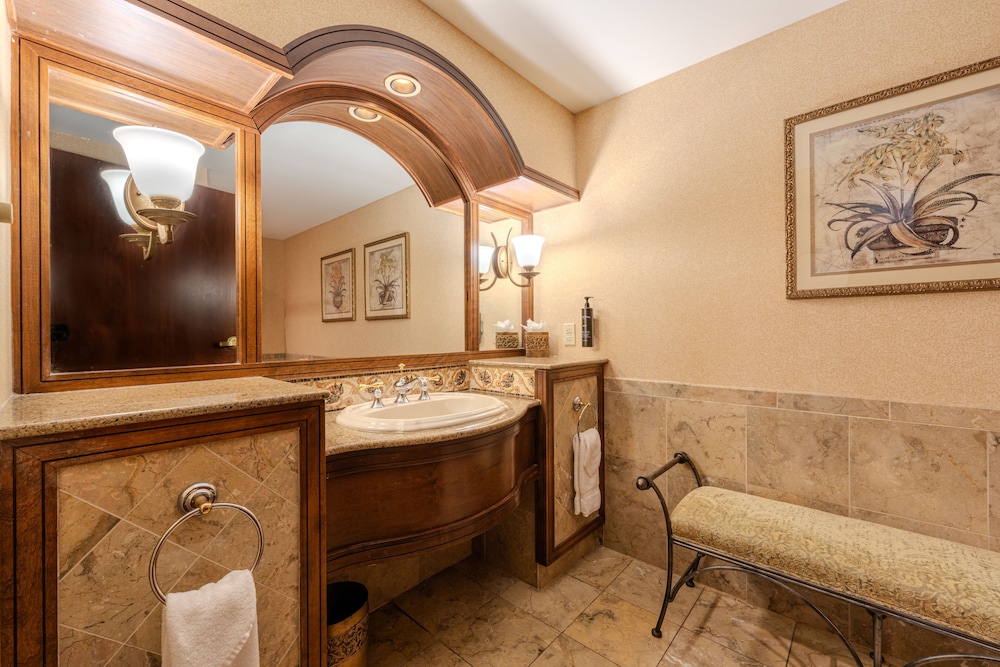 Premier Suite - Photo 6