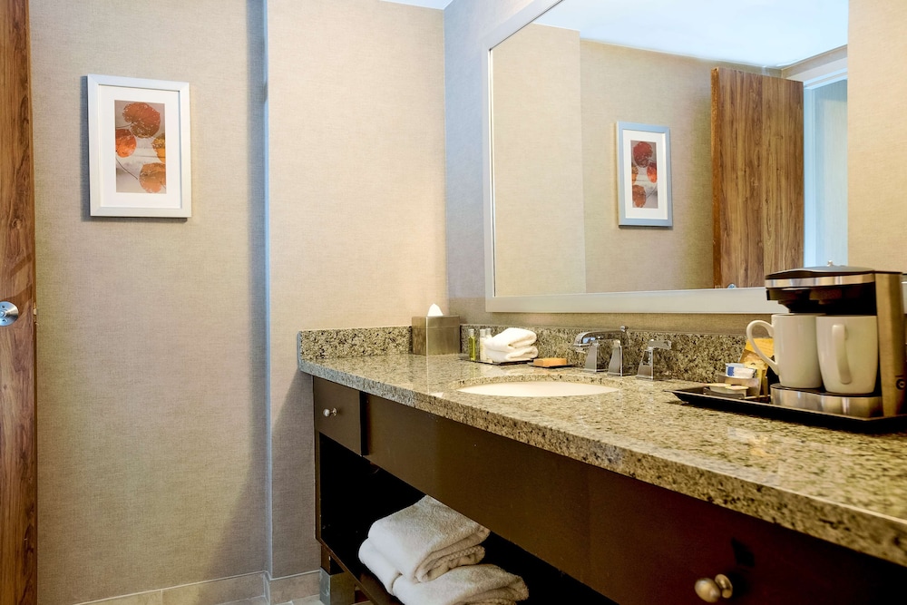 Room, 2 Queen Beds, Refrigerator, photo 6